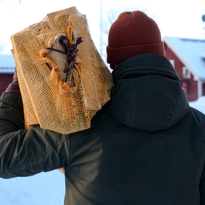 vedsäck buren på axel